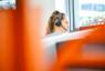 Recruiter met koptelefoon op