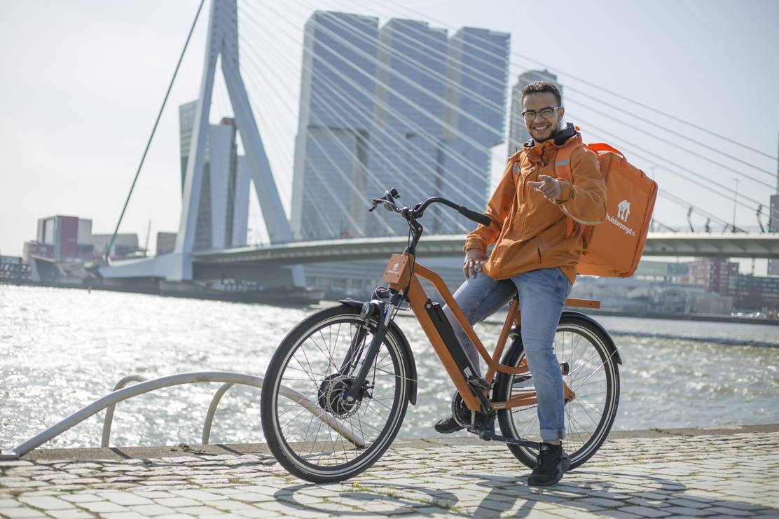 Fietsbezorger van Thuisbezorgd in Rotterdam