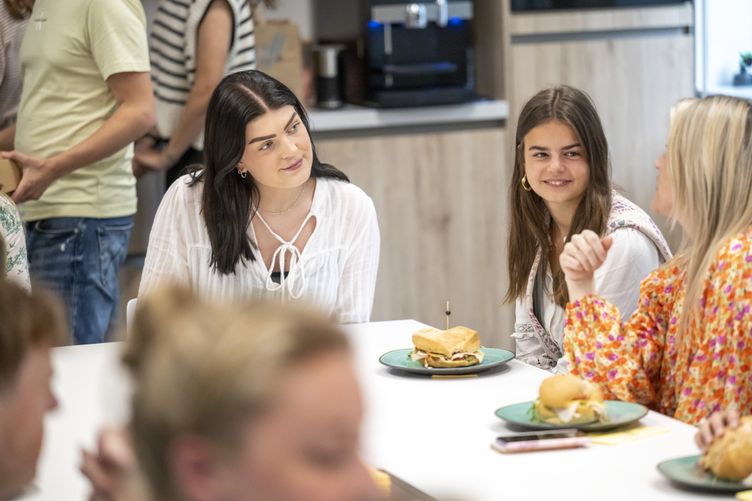 Afbeelding Generatieverschillen op de werkvloer: mythen en feiten