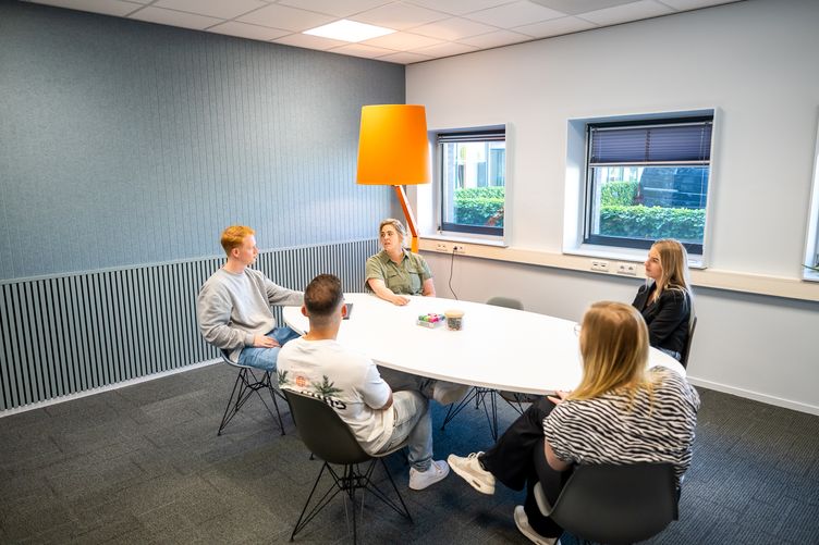 Afbeelding Aan het werk zonder opleiding, wat nu?