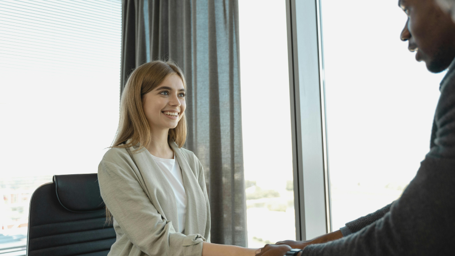 Hoe belangrijk is lichaamstaal tijdens een sollicitatiegesprek?